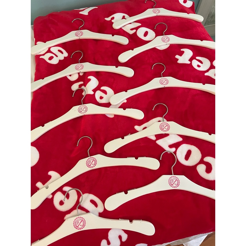 Vs PINK 10 rare hangers